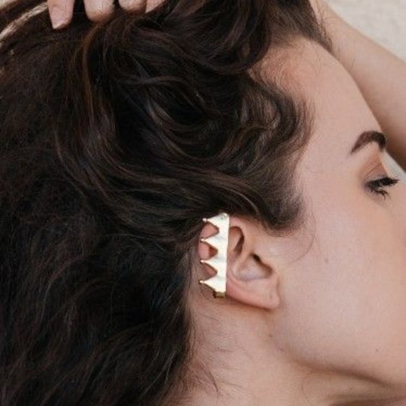 Clearance Sale - 14k Gold Plated Crown Ear Cap by Nina - Picture 4 of 4